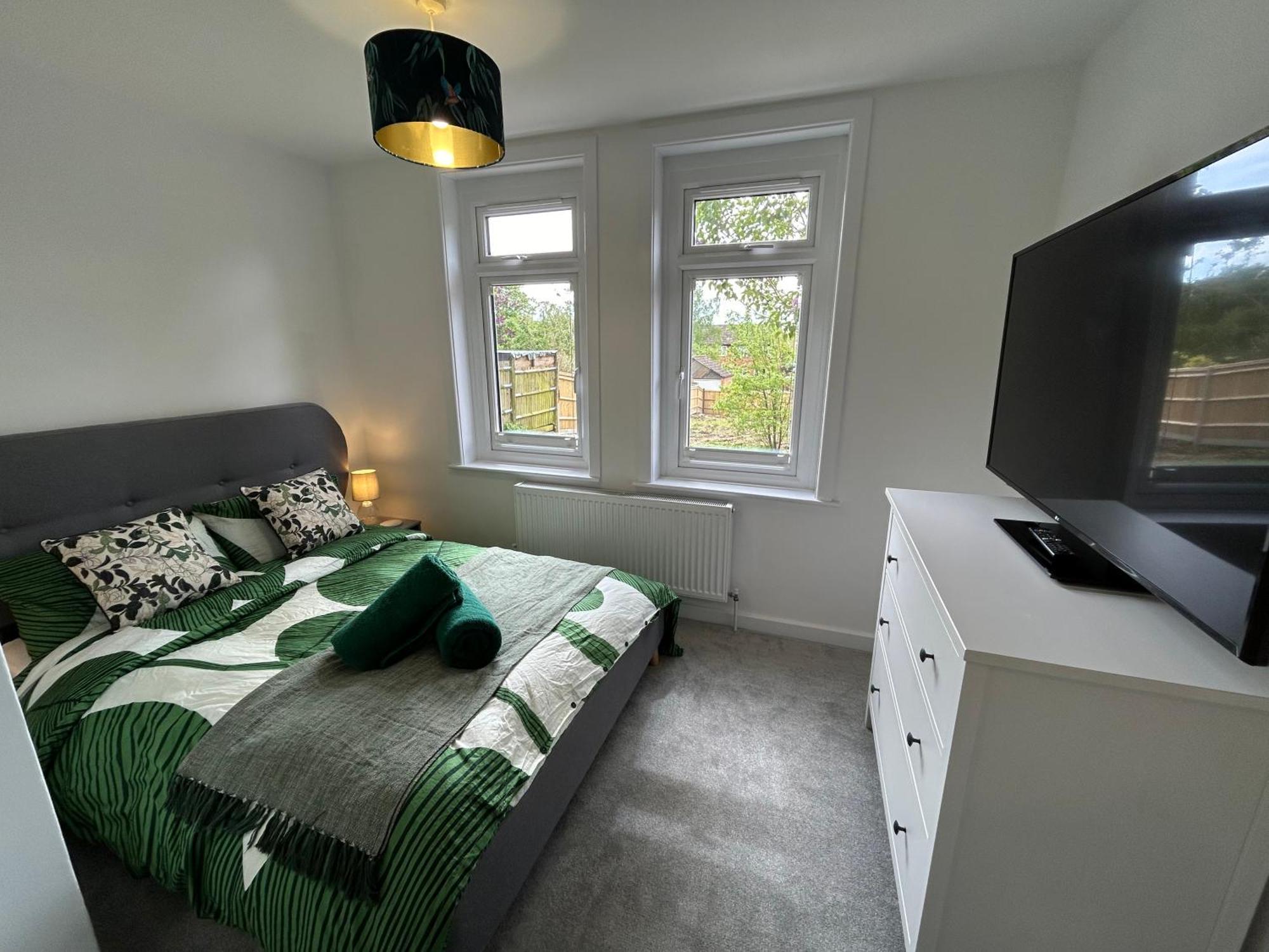 Urban Escape Entire Apartment Near Uni And Hospital Southampton Bagian luar foto