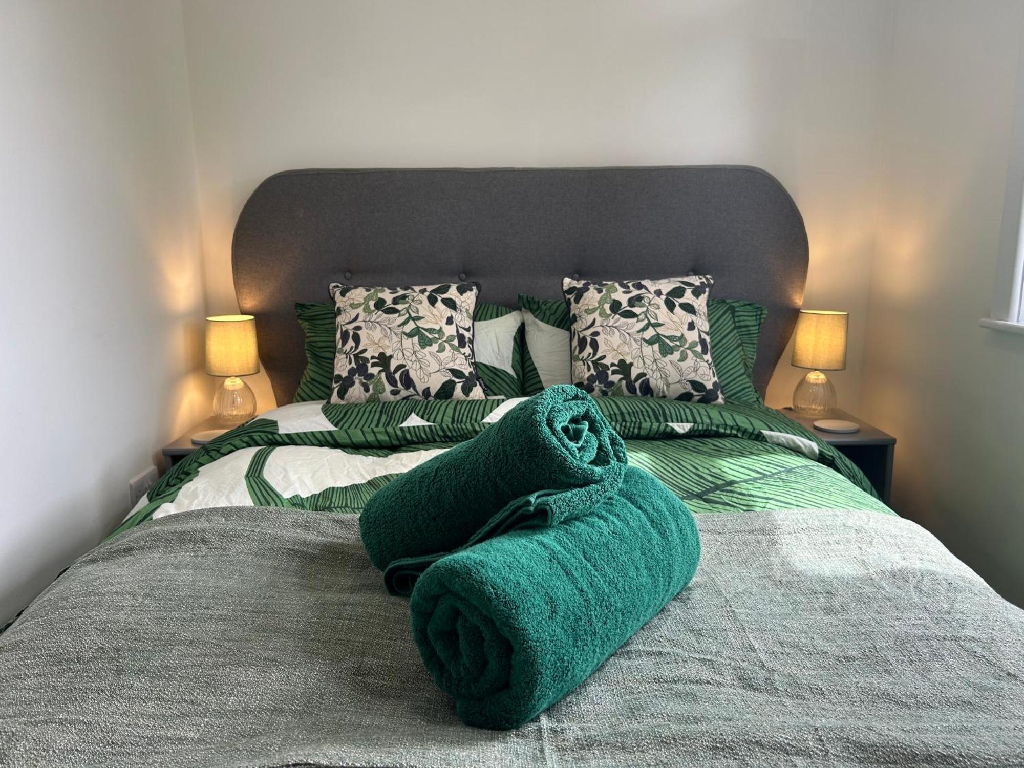 Urban Escape Entire Apartment Near Uni And Hospital Southampton Bagian luar foto