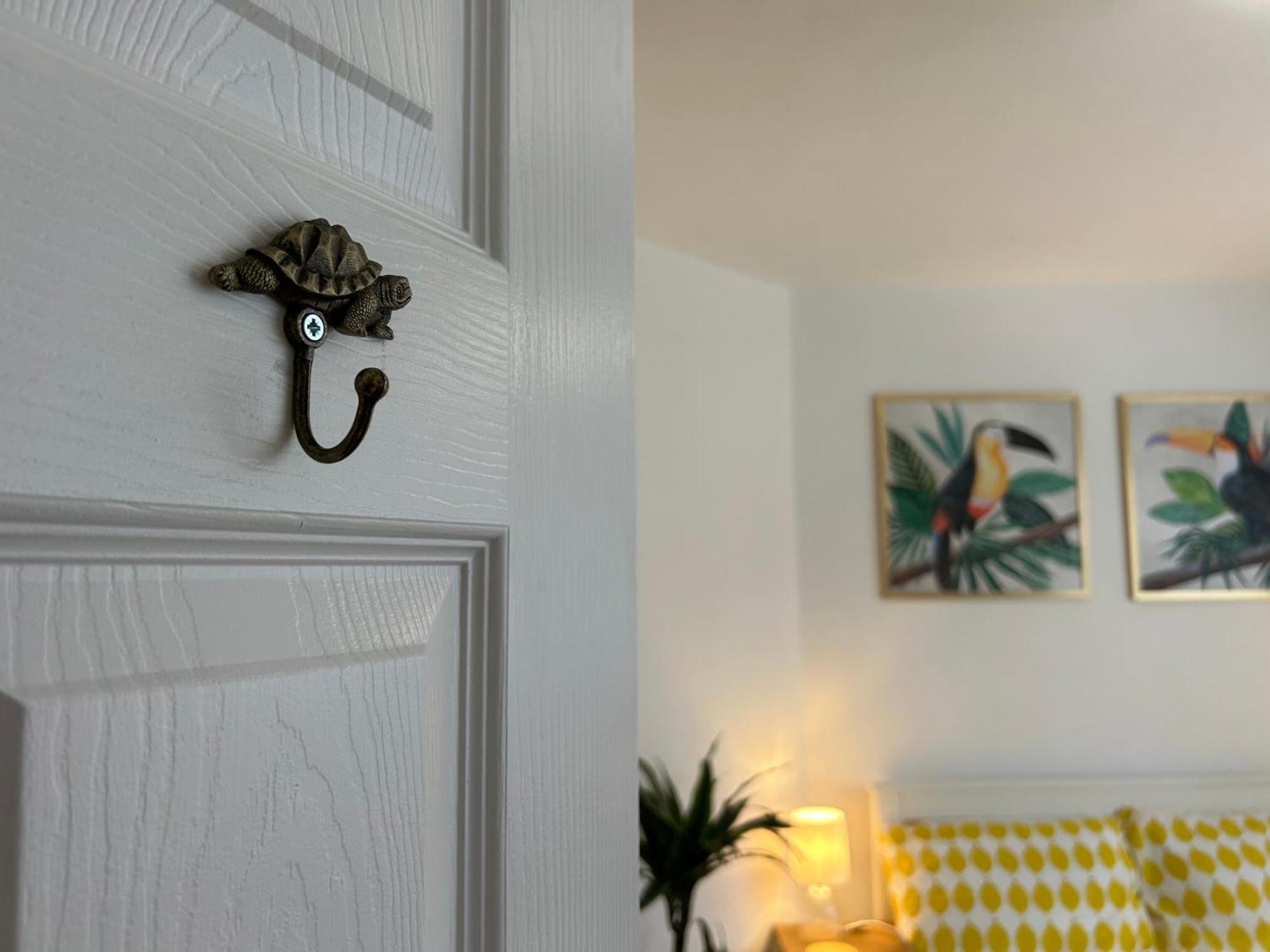 Urban Escape Entire Apartment Near Uni And Hospital Southampton Bagian luar foto