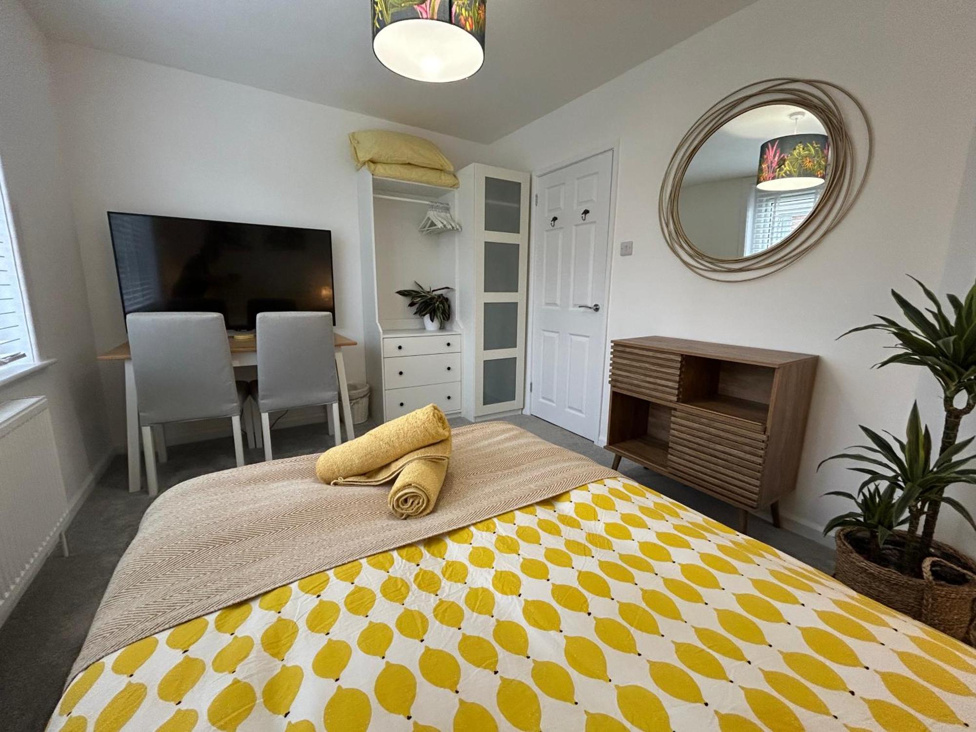 Urban Escape Entire Apartment Near Uni And Hospital Southampton Bagian luar foto